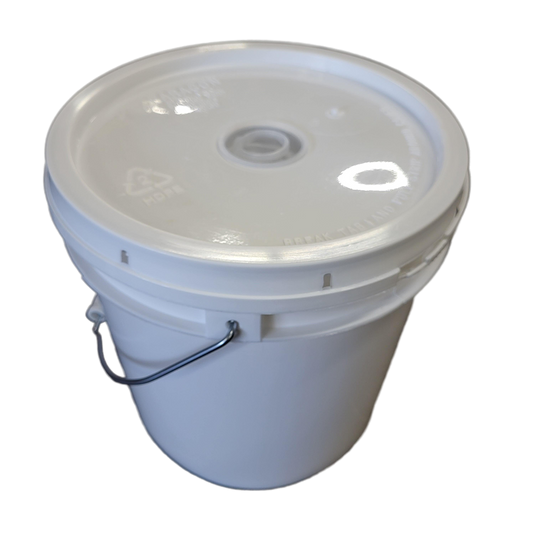 Bucket Feeder With Feeding Plugs