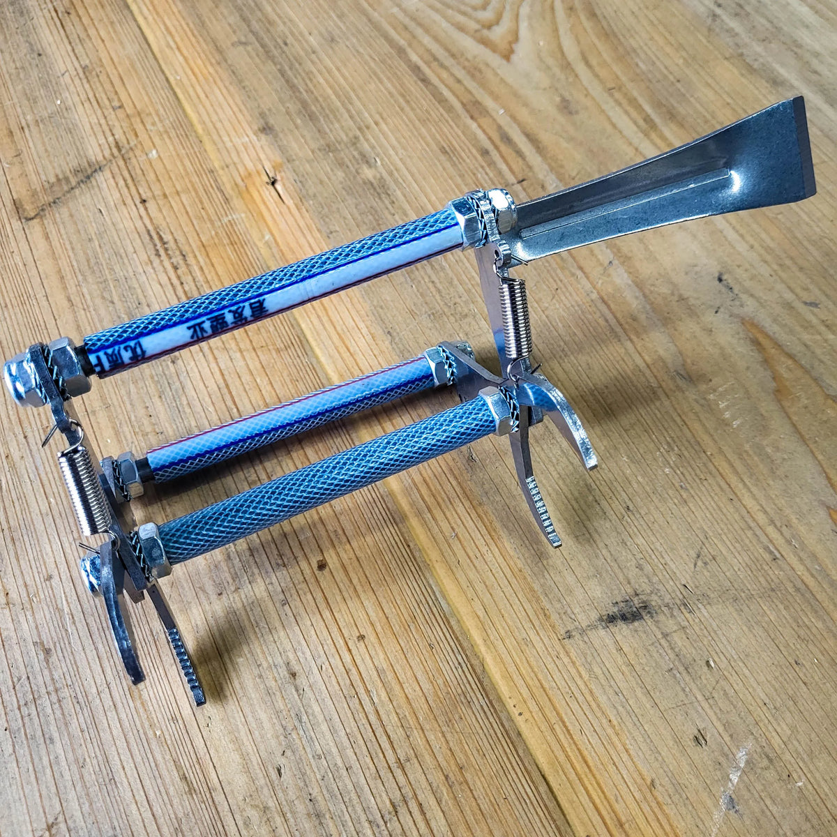 Premium Metal Frame Grip with Pry Bar Hive Tool, image 5 of 5