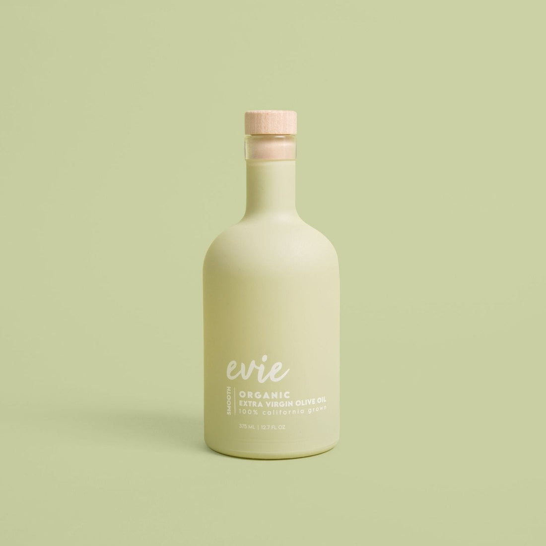 Extra virgin olive oil being poured, with options for everyday cooking and finishing