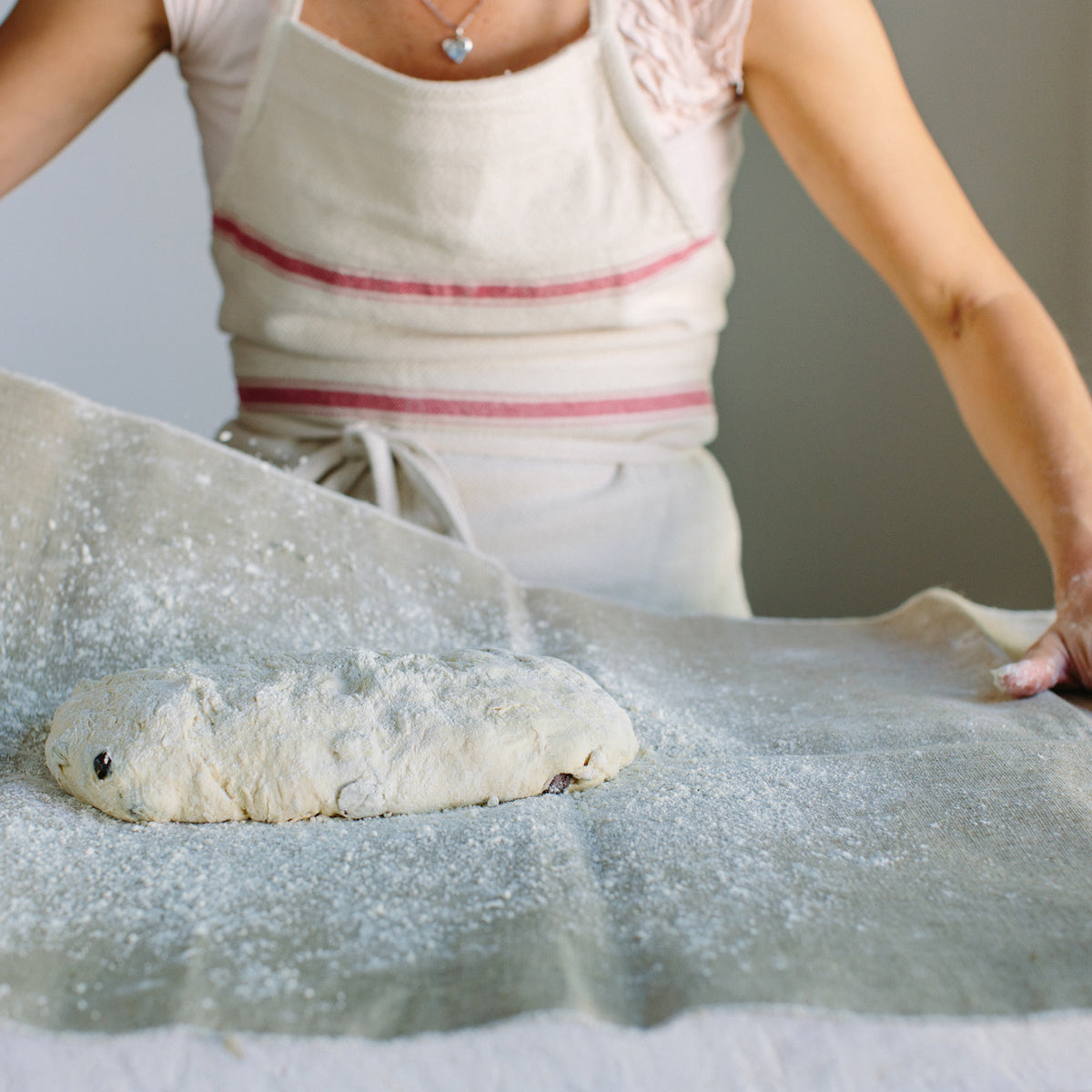 Jovial Linen Couche