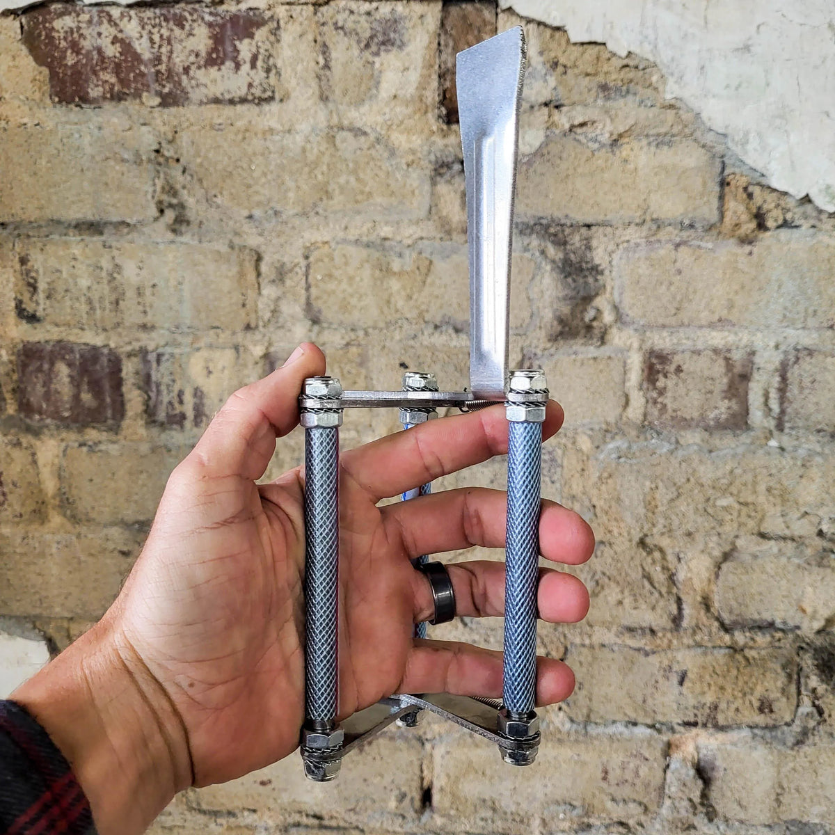 Premium Metal Frame Grip with Pry Bar Hive Tool, image 2 of 5