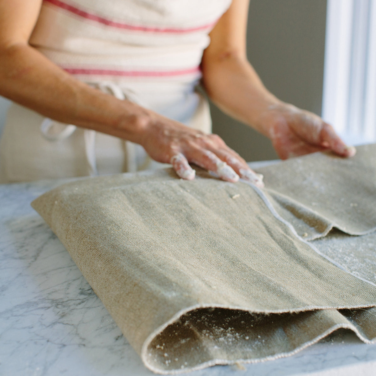 Jovial Linen Couche